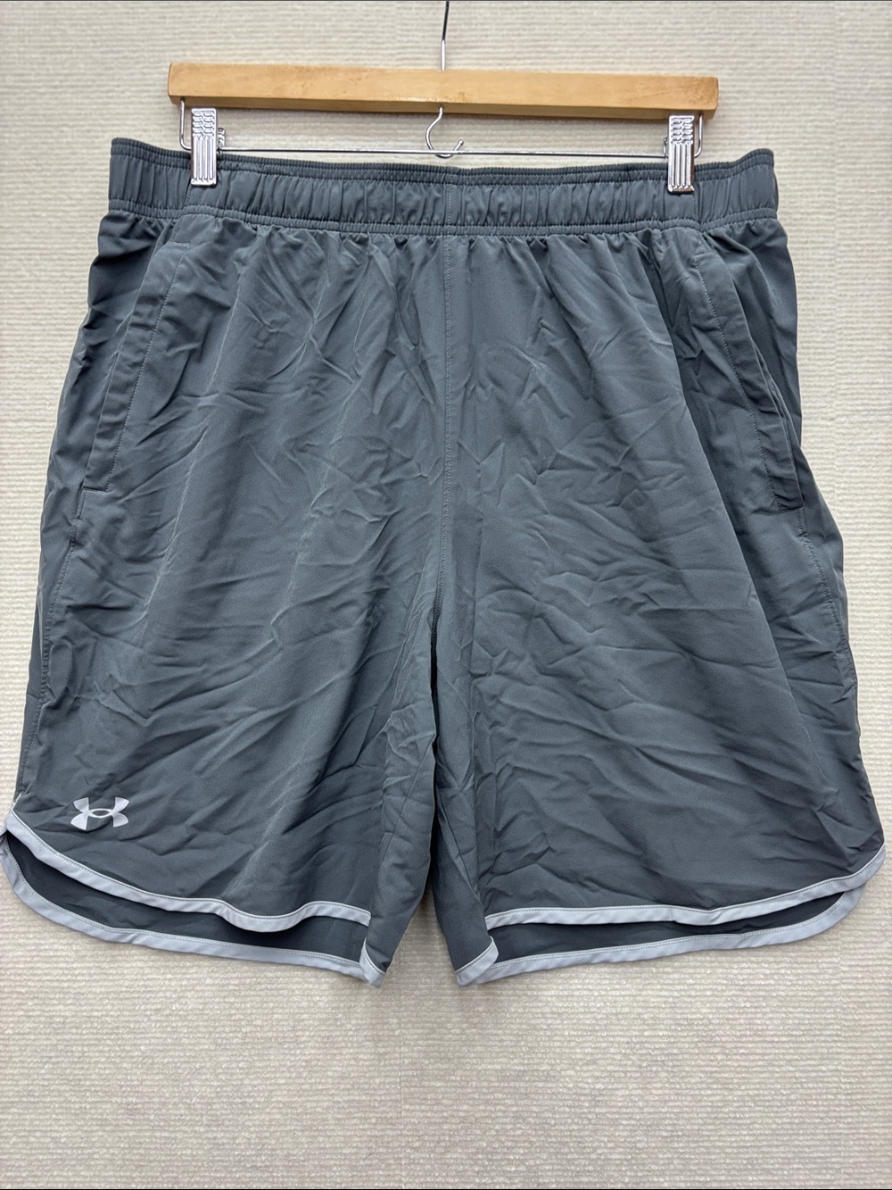 Under Armour | XL loose Men’s Charcoal Performance Athletic Shorts
